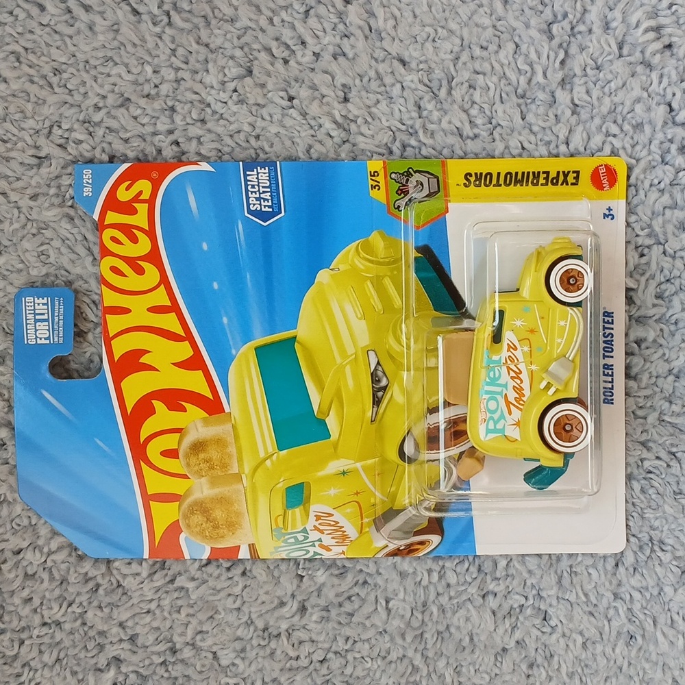 Mattel Hot Wheels Roller Toaster Experimotors Special Feature Yellow Ages 3+ NEW